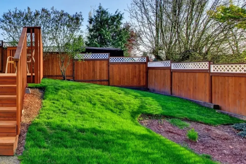 fence with lattice toppers